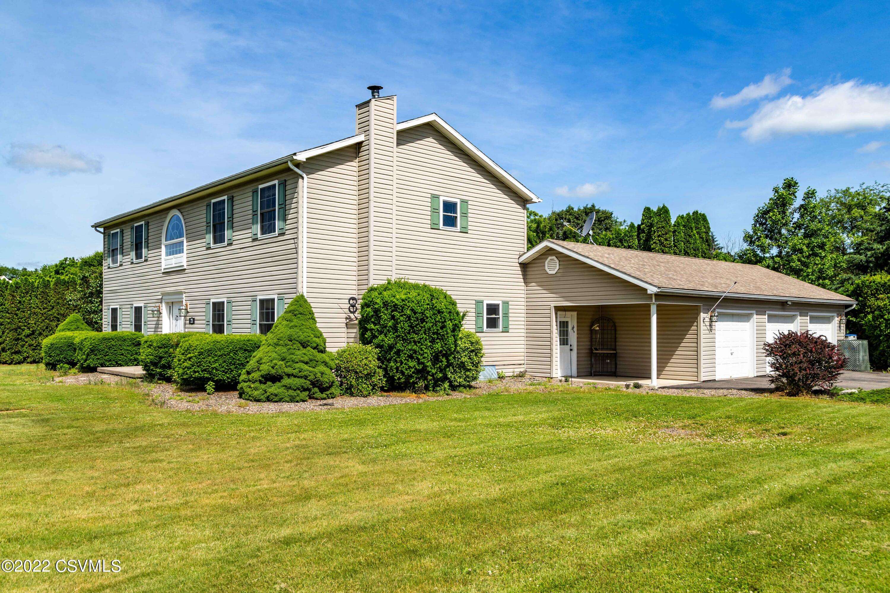 21 STONE MANOR DR, Berwick, PA 18603