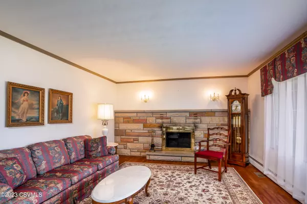 Berwick, PA 18603,1048 SUNSET DR