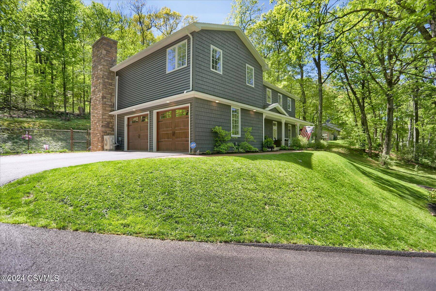 Winfield, PA 17889,433 TIMBERWOOD DR