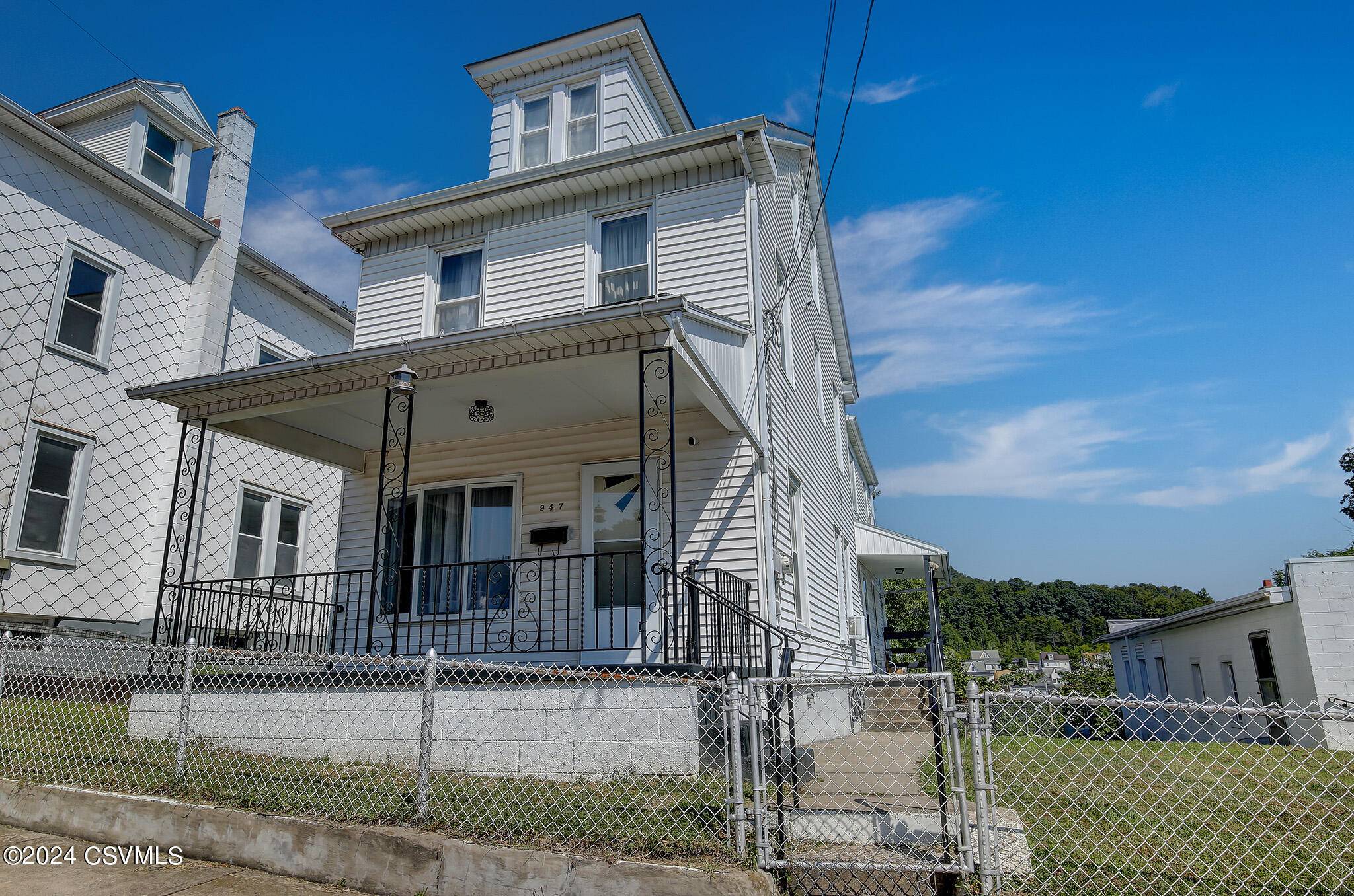 947 W CHESTNUT ST, Coal Township, PA 17866