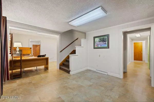 Lewisburg, PA 17837,521 N DERR DR