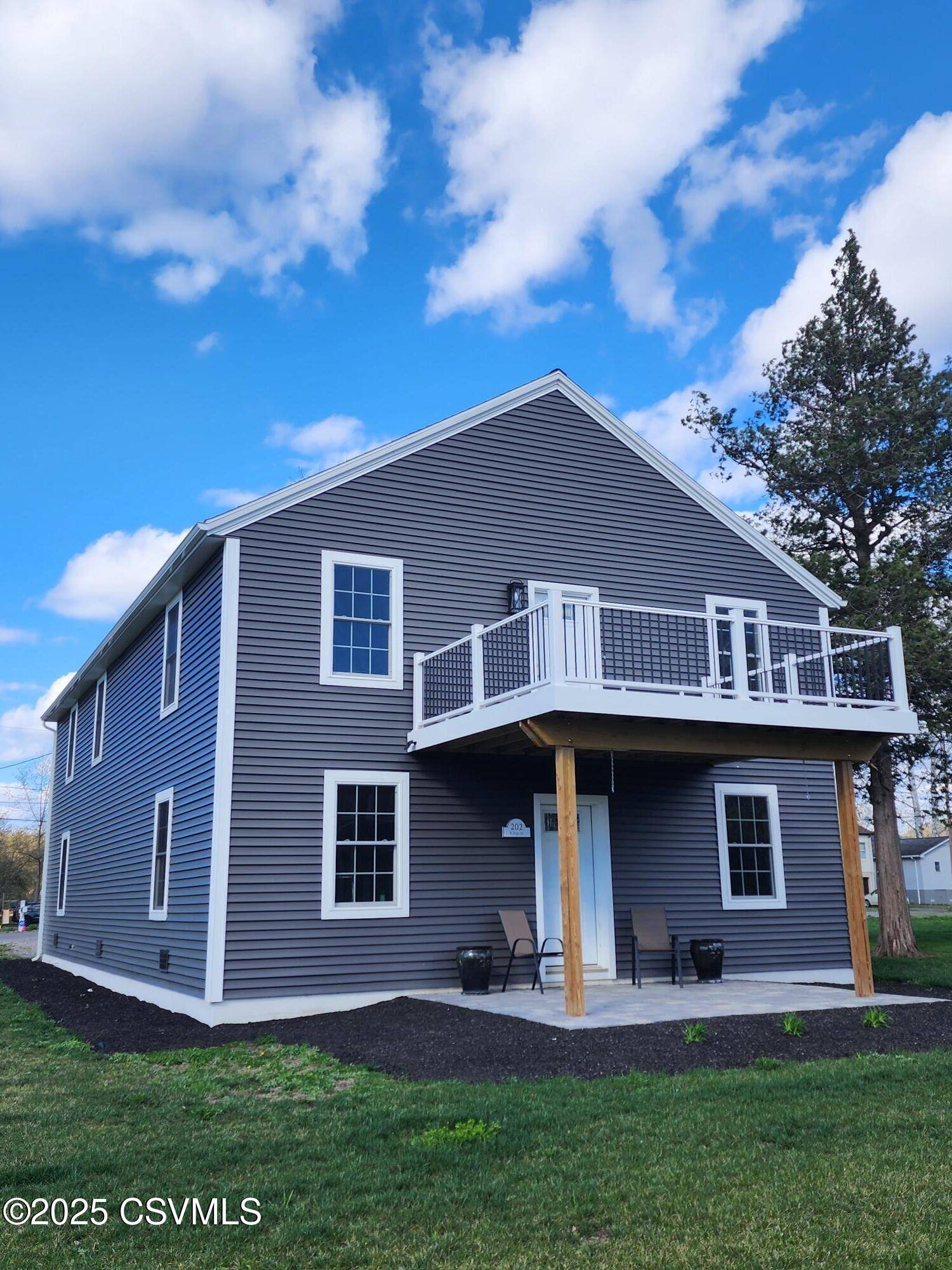 202 E PINE ST, Selinsgrove, PA 17870