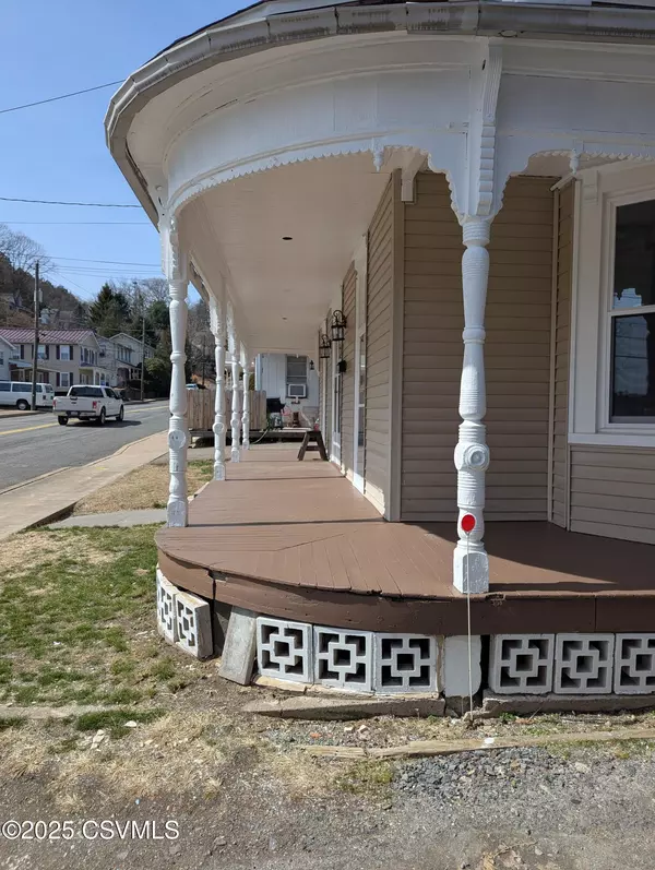 10 W BUTLER ST, Shickshinny, PA 18655