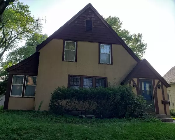 1113 S 6th ST, Burlington, IA 52601