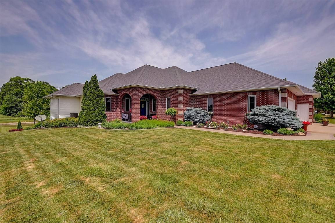 1449 Bunker DR, West Liberty, IA 52776