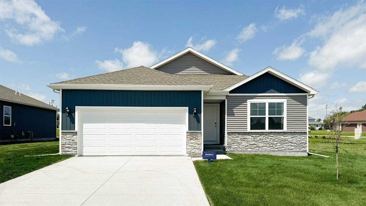 2842 Mary DR, Hiawatha, IA 52233