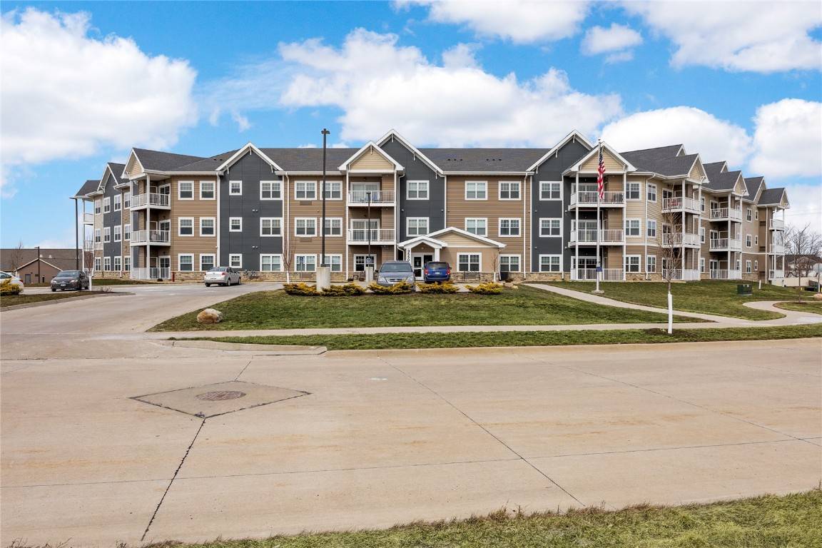 3550 Stone Creek CIR SW #306, Cedar Rapids, IA 52404