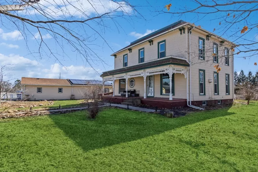 422 E Adams ST, Marengo, IA 52301