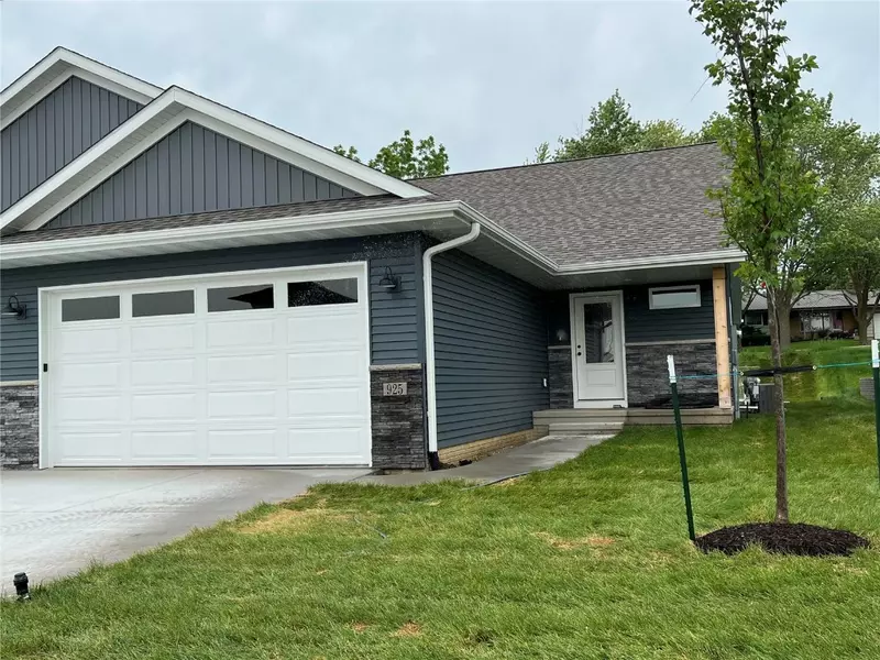 925 Prairie View DR, West Branch, IA 52358