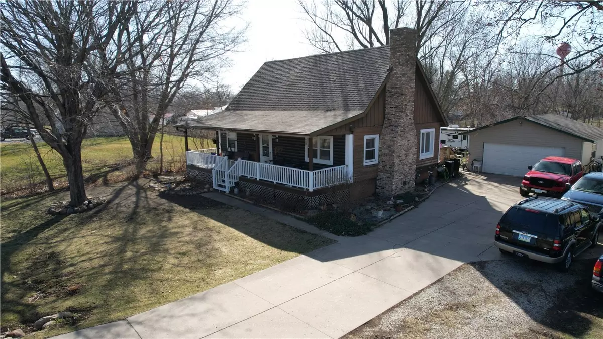 Walker, IA 52352,310 Maple LN