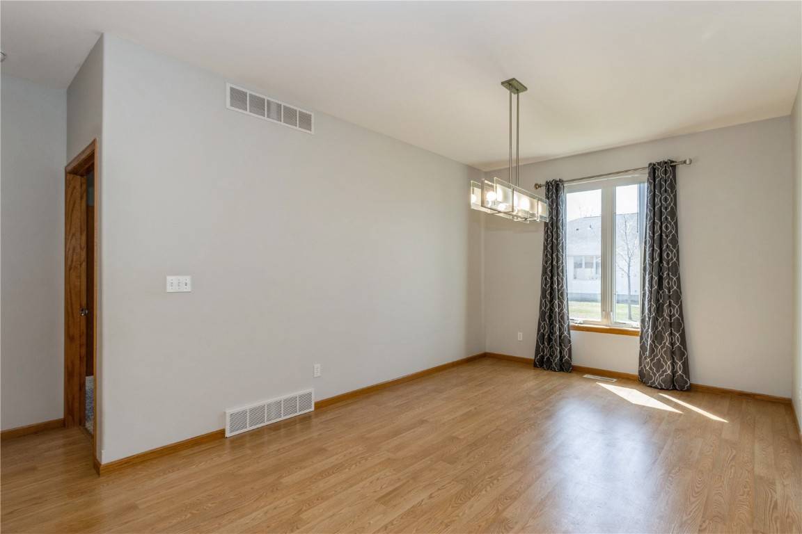 Cedar Rapids, IA 52402,725 Dorchester PL NE