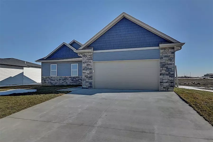 800 Mont Clair, Solon, IA 52333