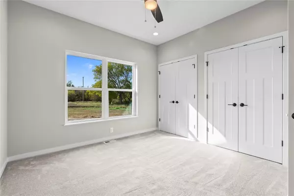 Robins, IA 52328,901 Miles ST