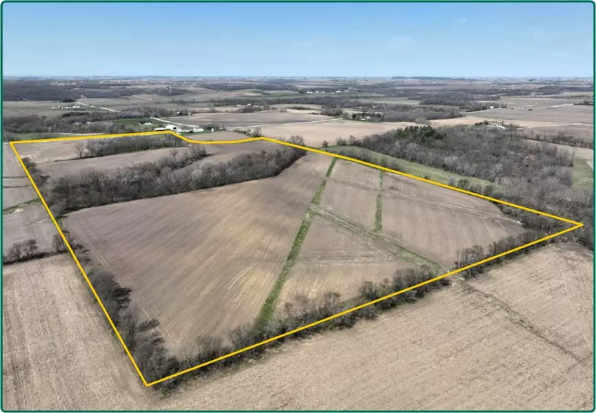 Rolling Acres Rd, Center Point, IA 52213