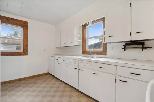 Keystone, IA 52249,207 2nd AVE