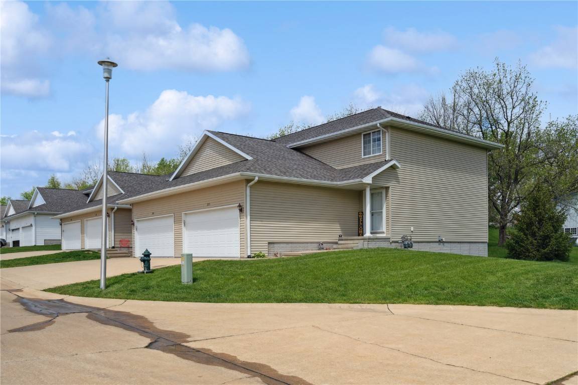 3555 Stoney Point RD SW, Cedar Rapids, IA 52404