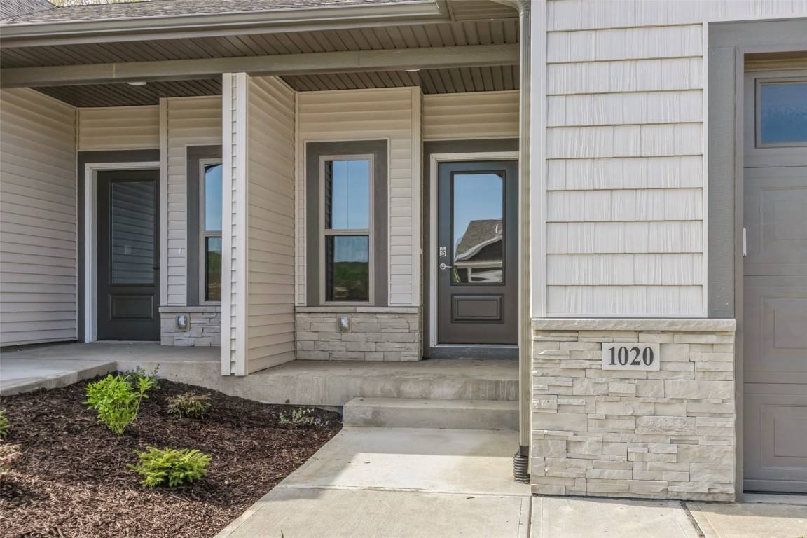 1020 Switchgrass LN, Ely, IA 52227