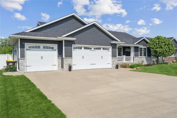 Palo, IA 52324,221 Driftwood CIR