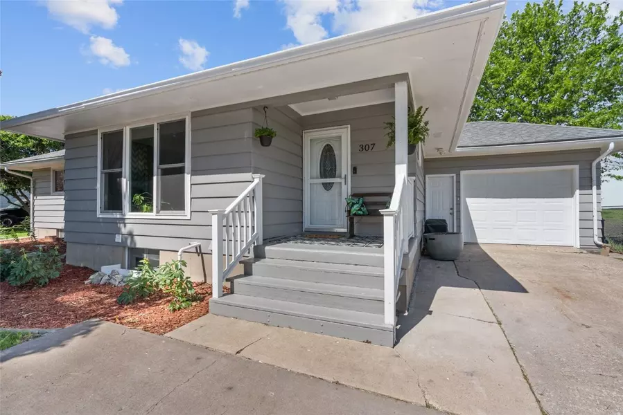 307 N Park ST, Olds, IA 52647