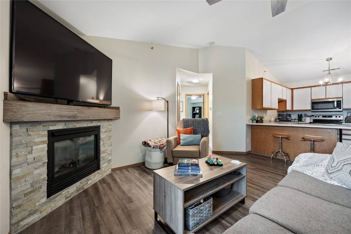 Iowa City, IA 52245,333 Camden