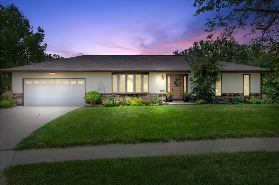 1934 Farrel DR, Coralville, IA 52241