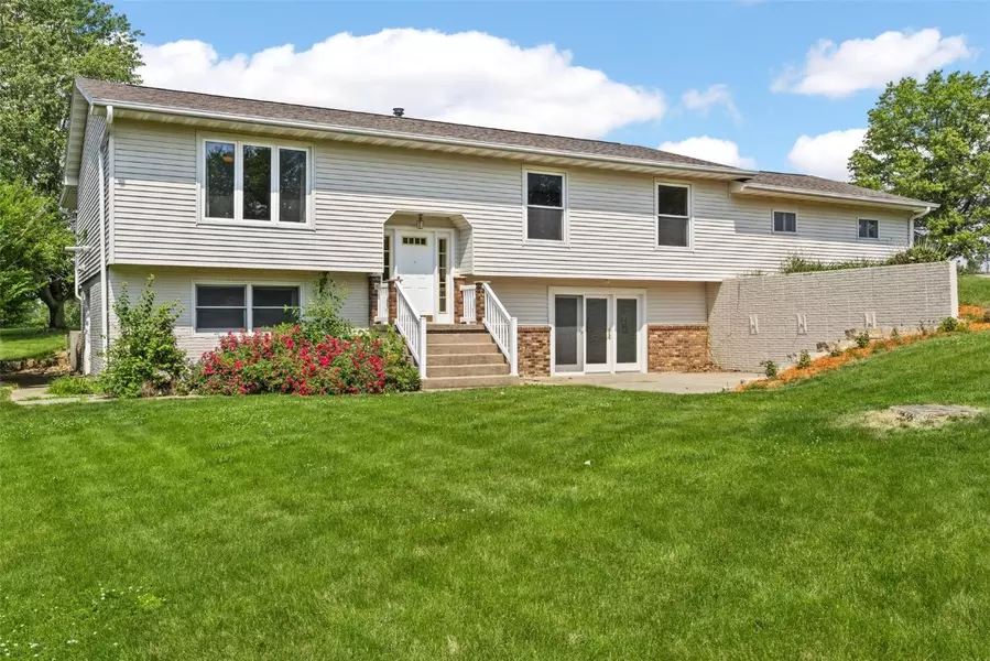 1623 Polk Ave, Solon, IA 52333