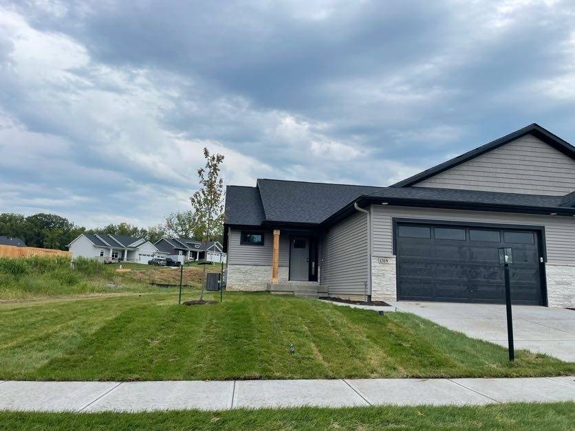 1319 Legend DR, Tiffin, IA 52340