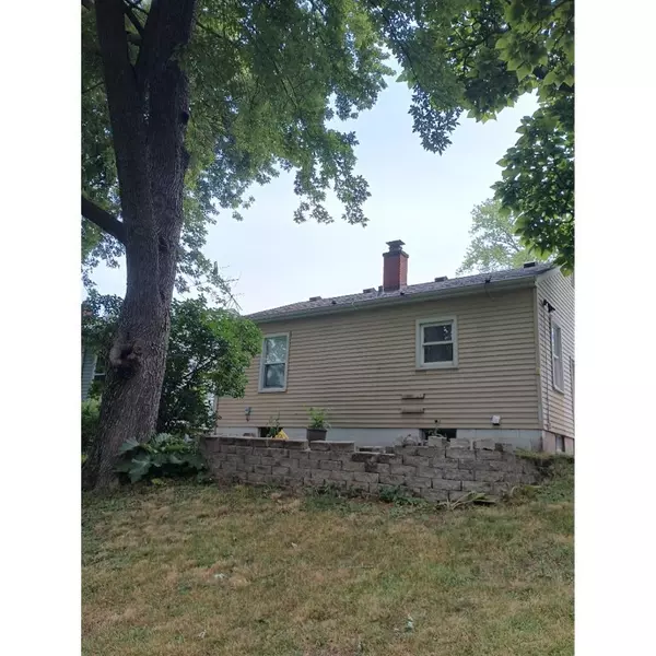 IA 52722,1306 Glencoe LN
