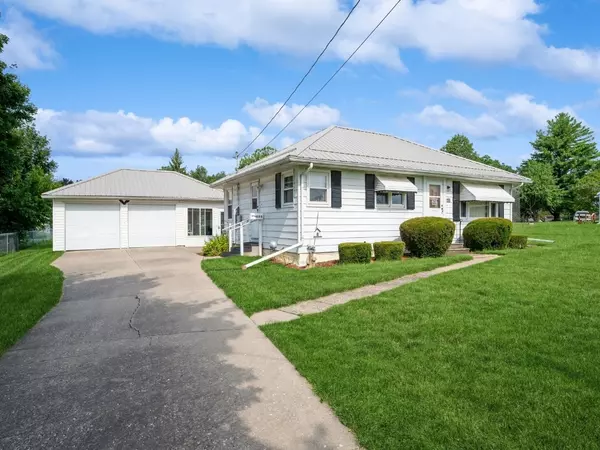 Vinton, IA 52349,403 9th AVE N