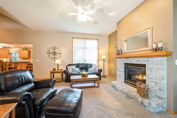 Robins, IA 52328,375 Brougham RD