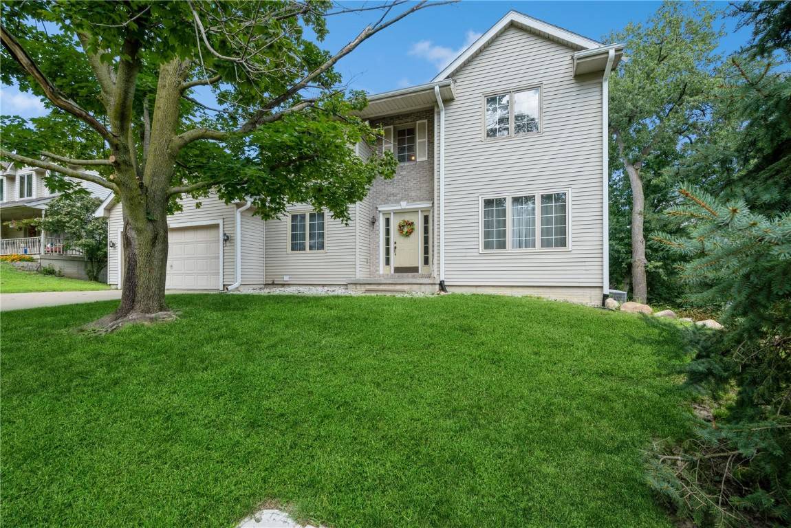 3226 Riverside Dr, Cedar Rapids, IA 52411