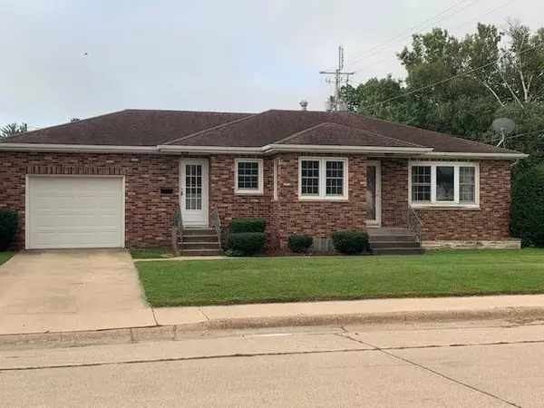 115 W South ST, Monticello, IA 52310