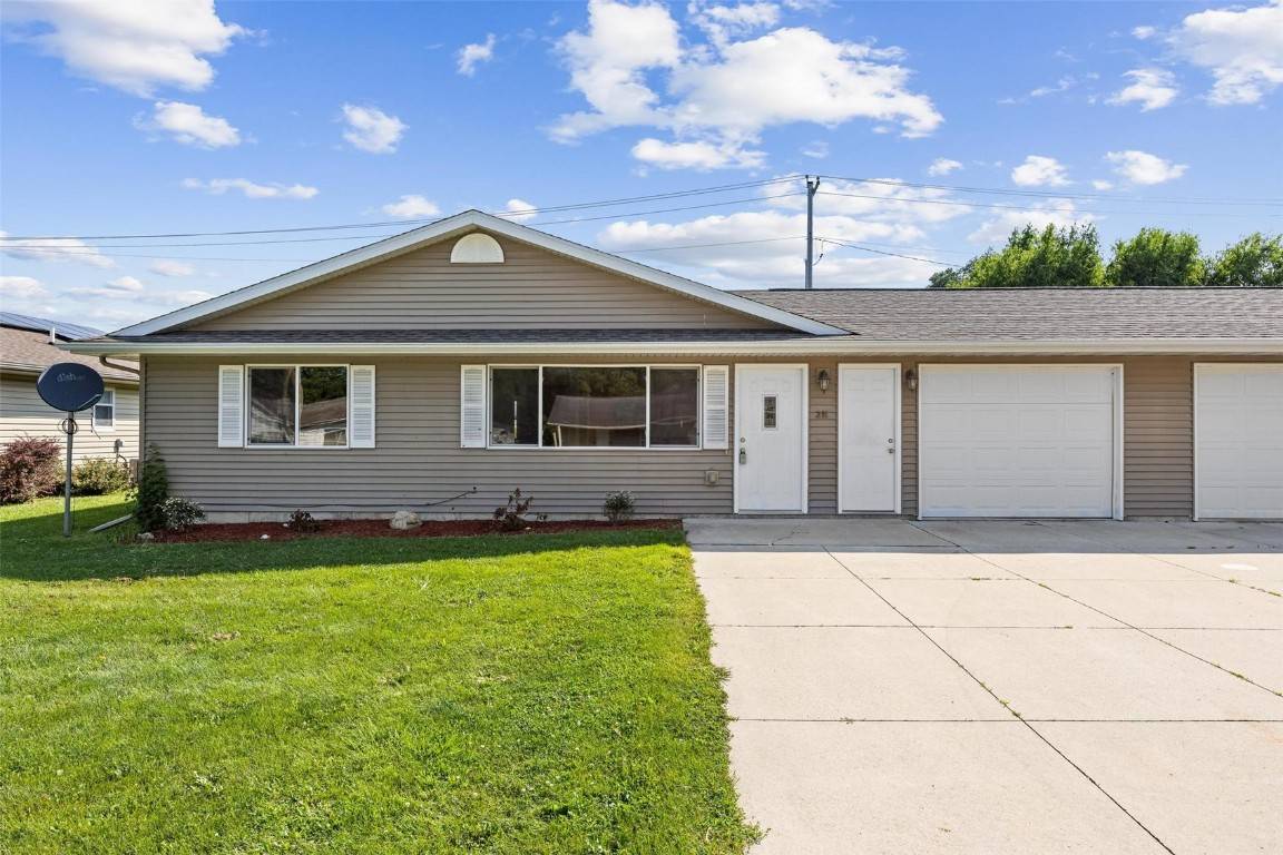 211 N Iowa ST, Anamosa, IA 52205