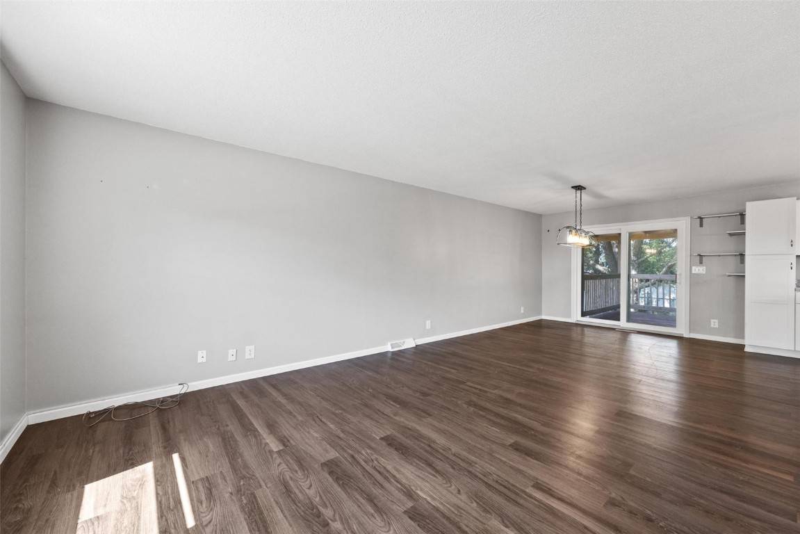 Cedar Rapids, IA 52402,390 Crandall DR NE