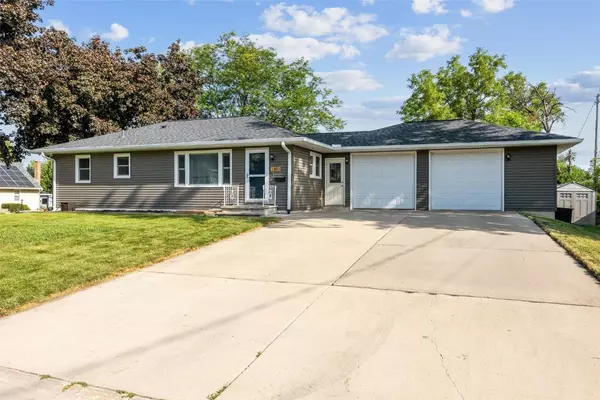 1180 Mitchell DR, Marion, IA 52302