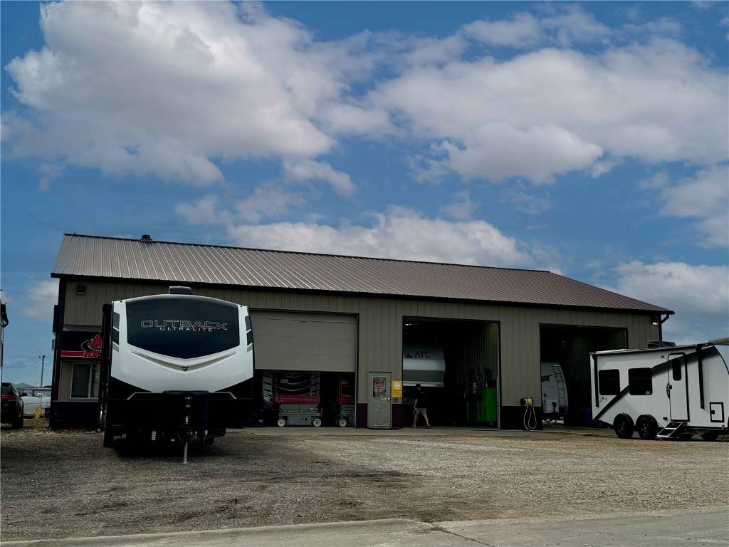 1850 Commercial DR, Walford, IA 52351