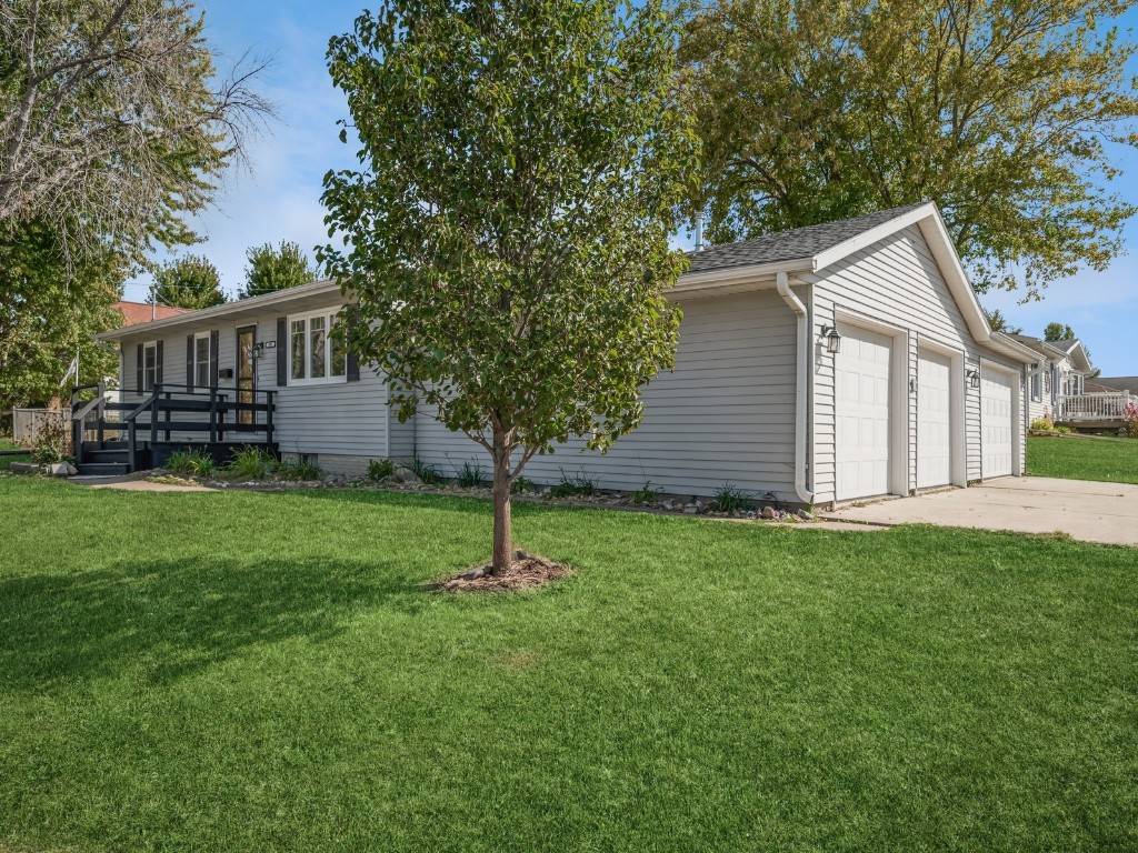 Urbana, IA 52345,805 South ST