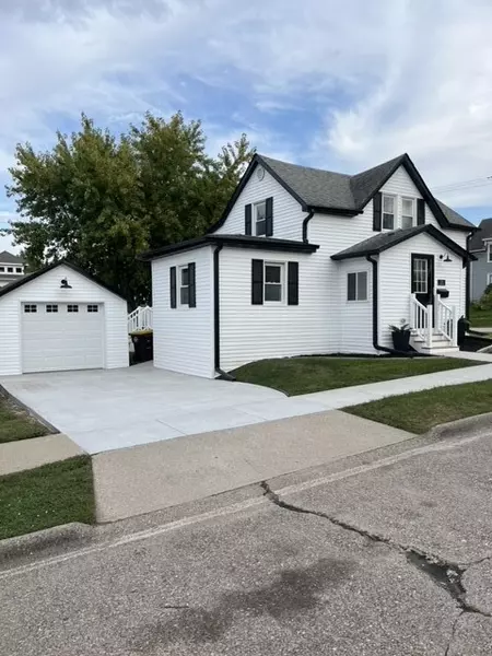 219 S Olive ST, IA 52060