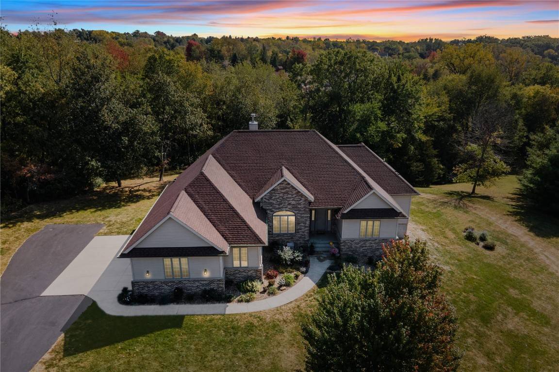 1275 Hillview CT NE, Swisher, IA 52338