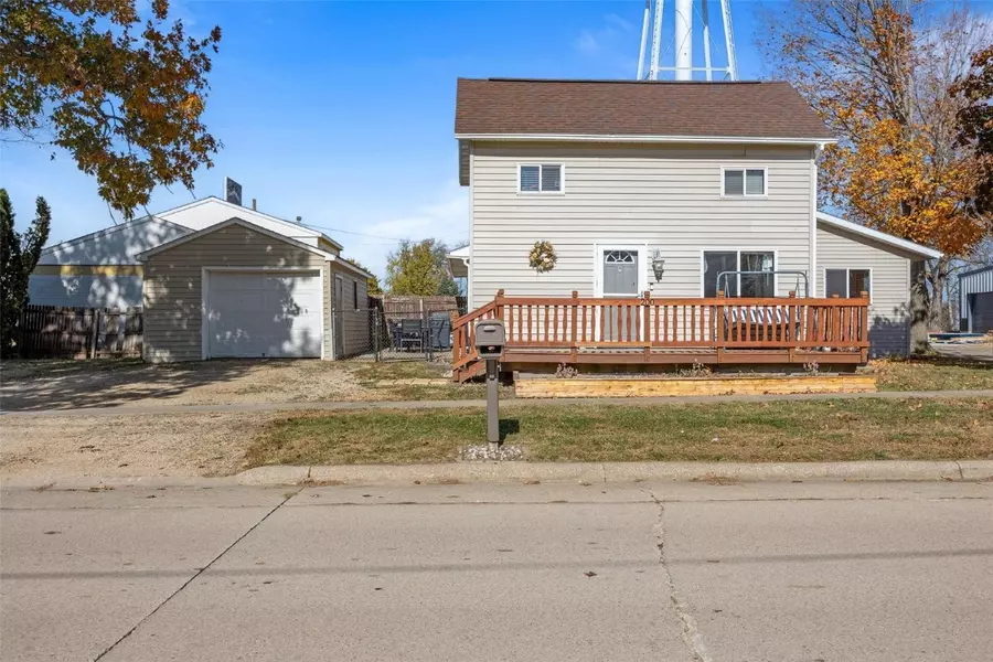 200 W Cleveland ST, Olin, IA 52320