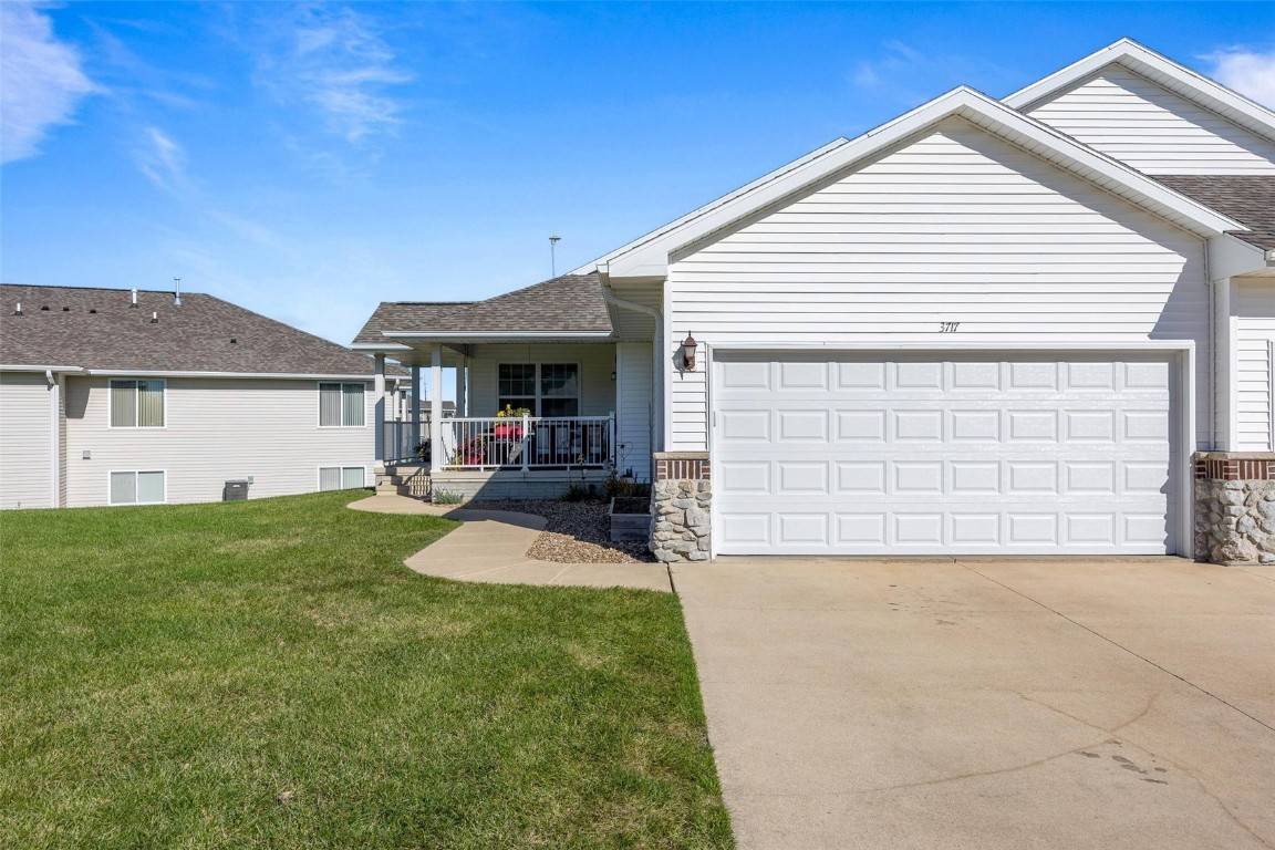 3717 Stoney Point Rd SW, Cedar Rapids, IA 52404