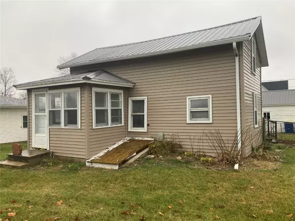 Vinton, IA 52349,703 W 13th ST