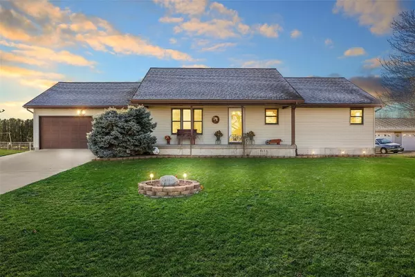 Manchester, IA 52057,137 Honey Creek DR E