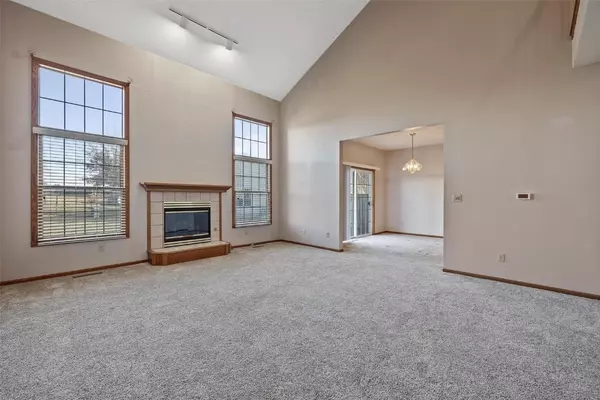 Hiawatha, IA 52233,355 N 12th AVE