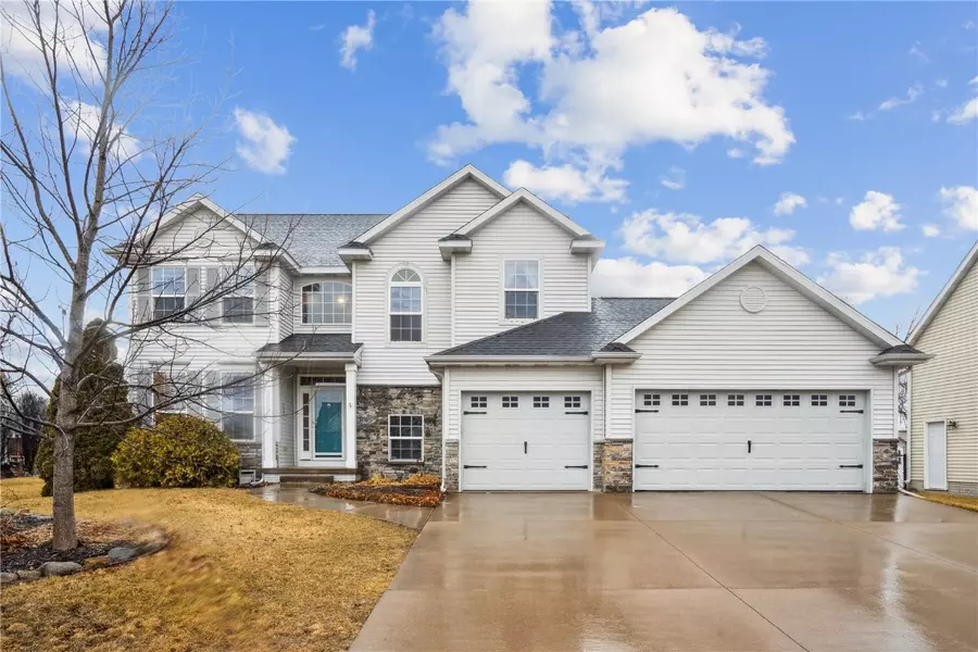 3020 Grey Wolf, Hiawatha, IA 52233