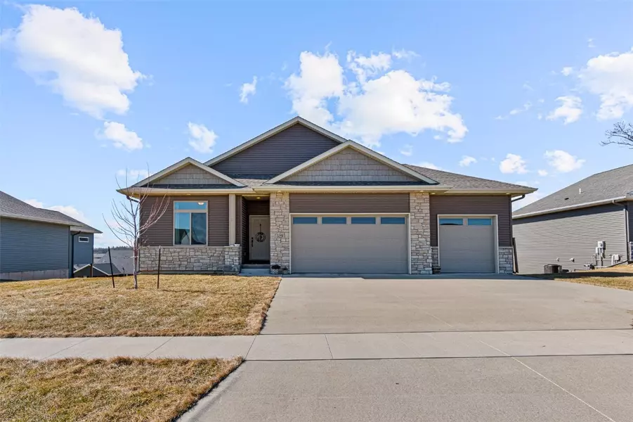 529 Deer View AVE, North Liberty, IA 52317