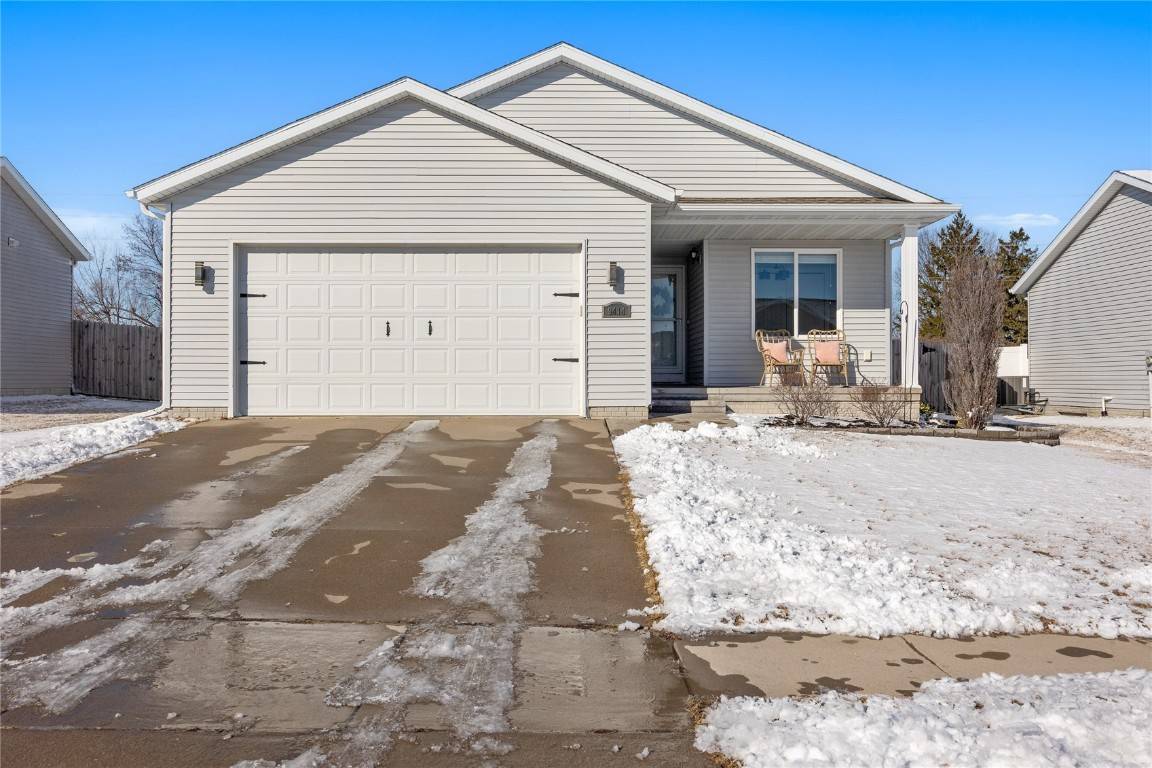 9414 Grand Oaks Dr NE, Cedar Rapids, IA 52402