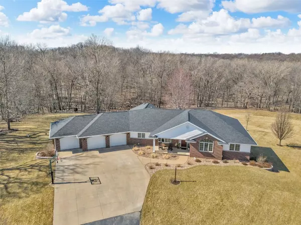 24594 110th ST, Anamosa, IA 52205
