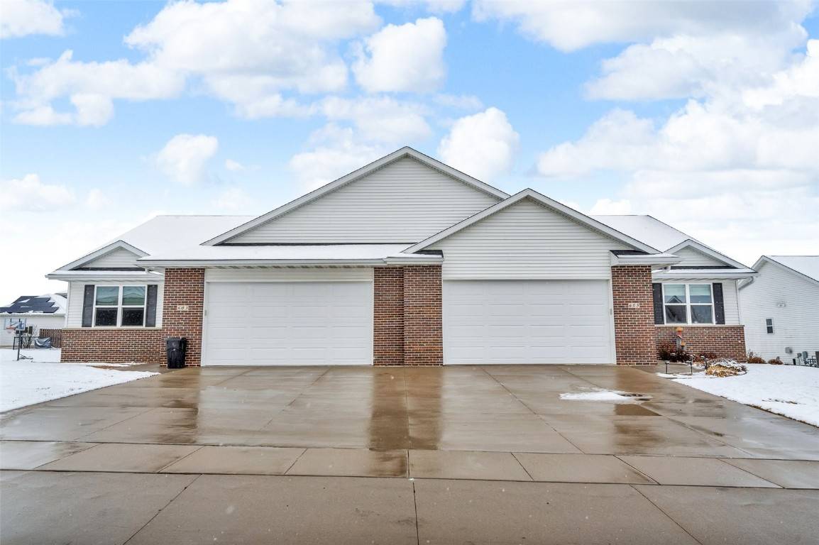 605 Lincoln DR, Center Point, IA 52213