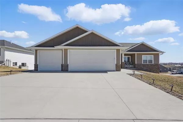 181 Rogers DR, Williamsburg, IA 52361